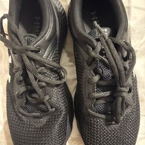 Under Armour women’s Black Athletic Shoes